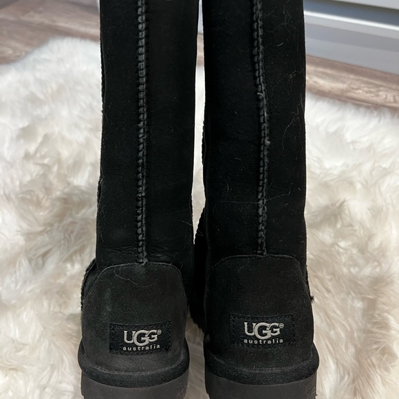 NIB Tall Classic Black Uggs - Picture 3 of 7